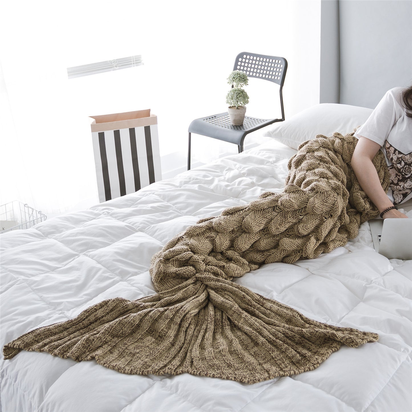 Fish Tail And Fish Scale Knitted Blanket